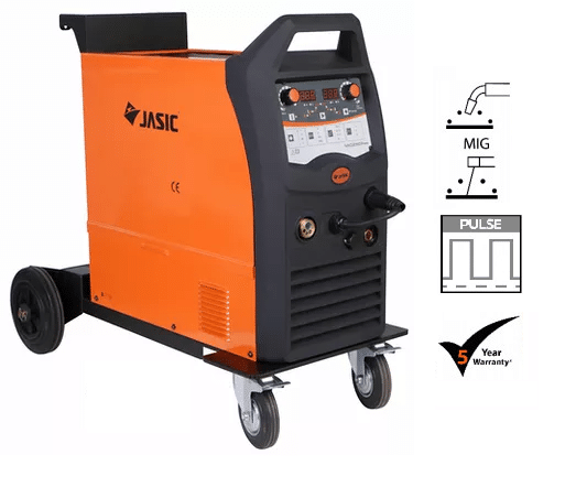Orange och svart JASIC Compact MIG 250 Puls JM-250P på hjul med kontrollpanel, MIG och Pulse funktioner samt 5 års garanti.