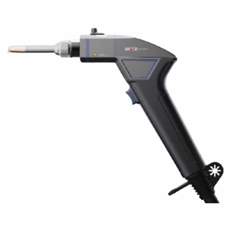 En Hyr handhållen lasersvets Maxphotonics X1W-MFSC 1500 med svart grepp, grå kropp och trådmatningsmekanism. Enheten har kontrollknappar och ett munstycke i änden av verktyget.