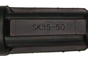 En Kabelkoppling hane 35-50 mm² elektrisk kontakt, tillverkad av svart plast och mässing med "SK35-50"-märkning, visas mot en vit bakgrund.