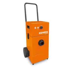 Högvakuumutsug Kemper Dusty Evo är en orange bärbar industrimaskin med svarta hjul, ett handtag, rattar och en slanganslutning. "KEMPER" står det med vita bokstäver på framsidan.